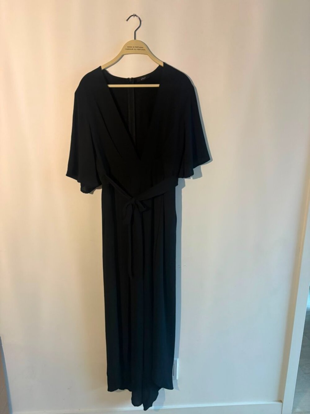 🖤 Gilbert Black Wide-Leg Jumpsuit with Flutter Sleeves